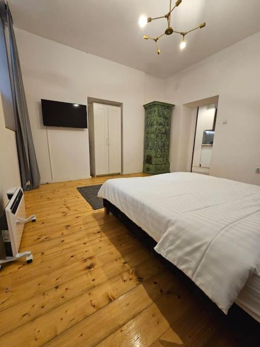 Heart Of City Center 4Br 2Bath 10 Pers Bukarest Exteriör bild
